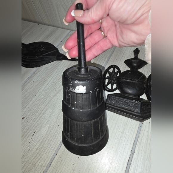Vintage Set Of 3 Sexton Black Cast Iron Miniature Wall Decor Rustic Butter Churn - Picture 5 of 7